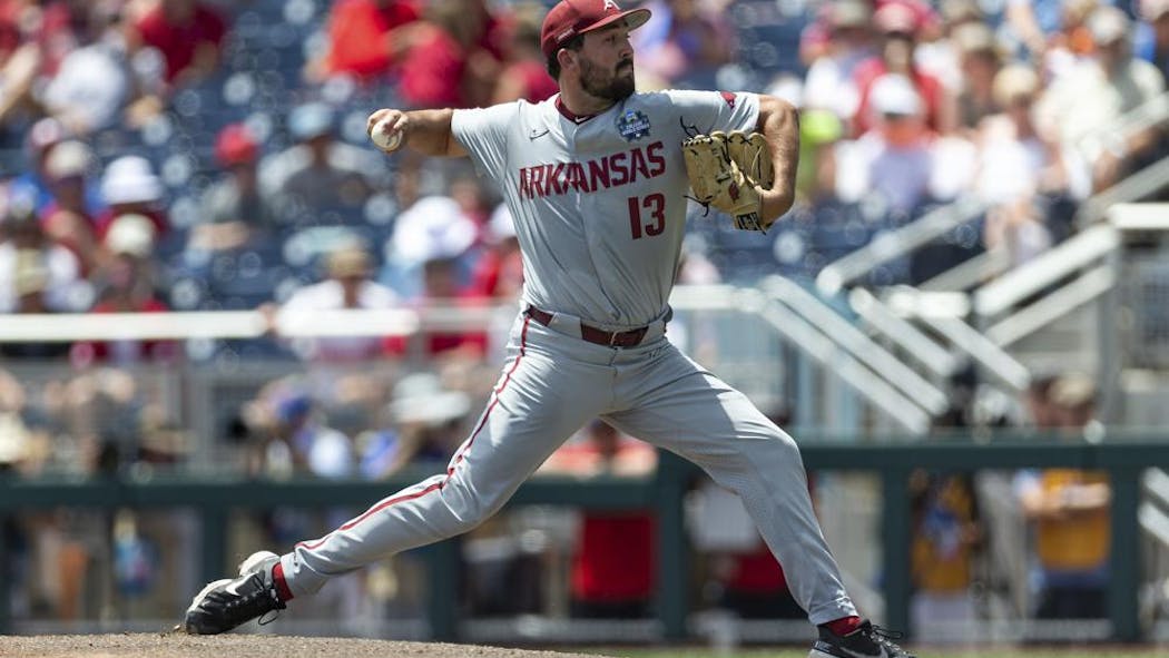 Arkansas Routs 2nd-Seeded Stanford 17-2 In MCWS Opener