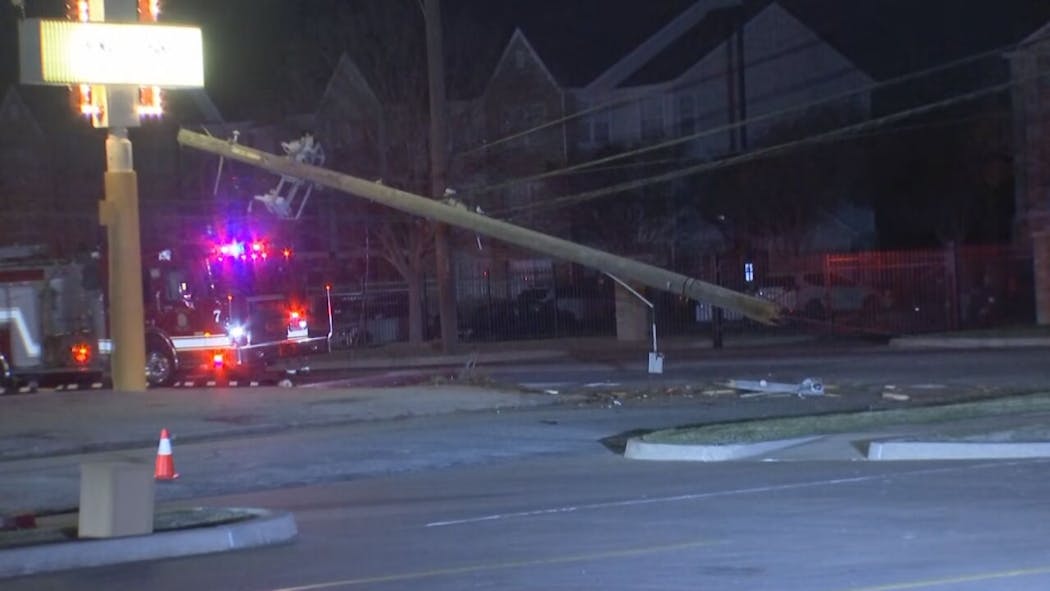Some Customers Lose Power After Car Crashes Into Pole In Tulsa