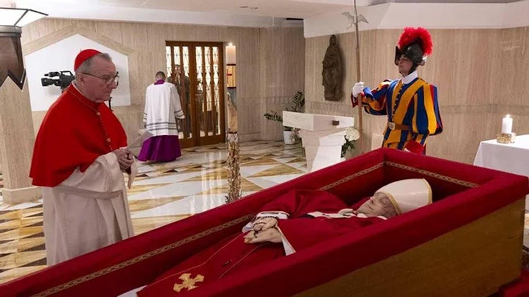 Pope Francis lying in coffin 