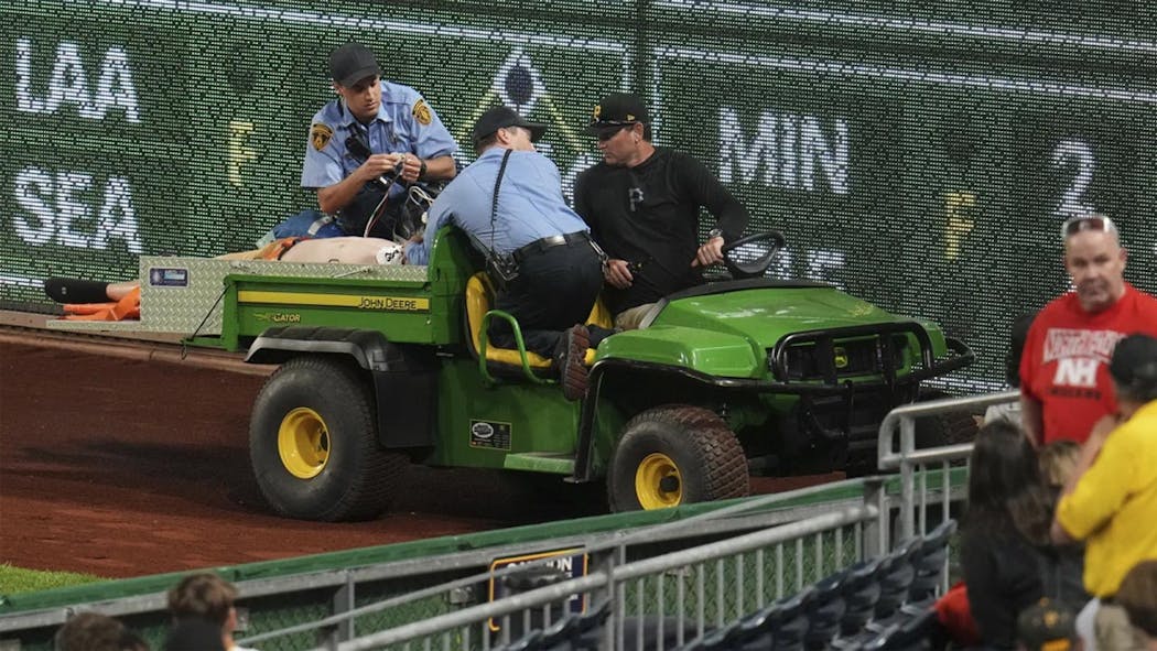 Pittsburgh Pirates fan falls - April 2025