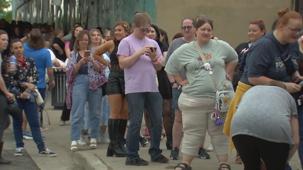 Fans gather in Tulsa for Hanson Day Celebration