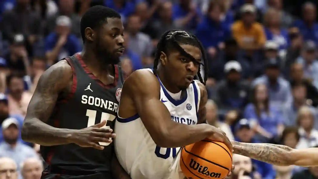 Kentucky scores last-second basket to beat Oklahoma.